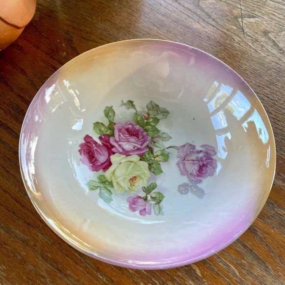 GERMAN LUSTERWARE,9 3/16” ROUND SERVING BOWL WITH CABBAGE ROSES DESIGN IN CENTER - Picture 1 of 11
